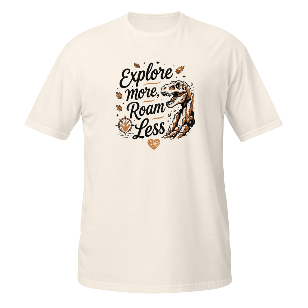 T-shirt écru à manches courtes avec illustration T-Rex fossile et texte "Explore more, roam less"