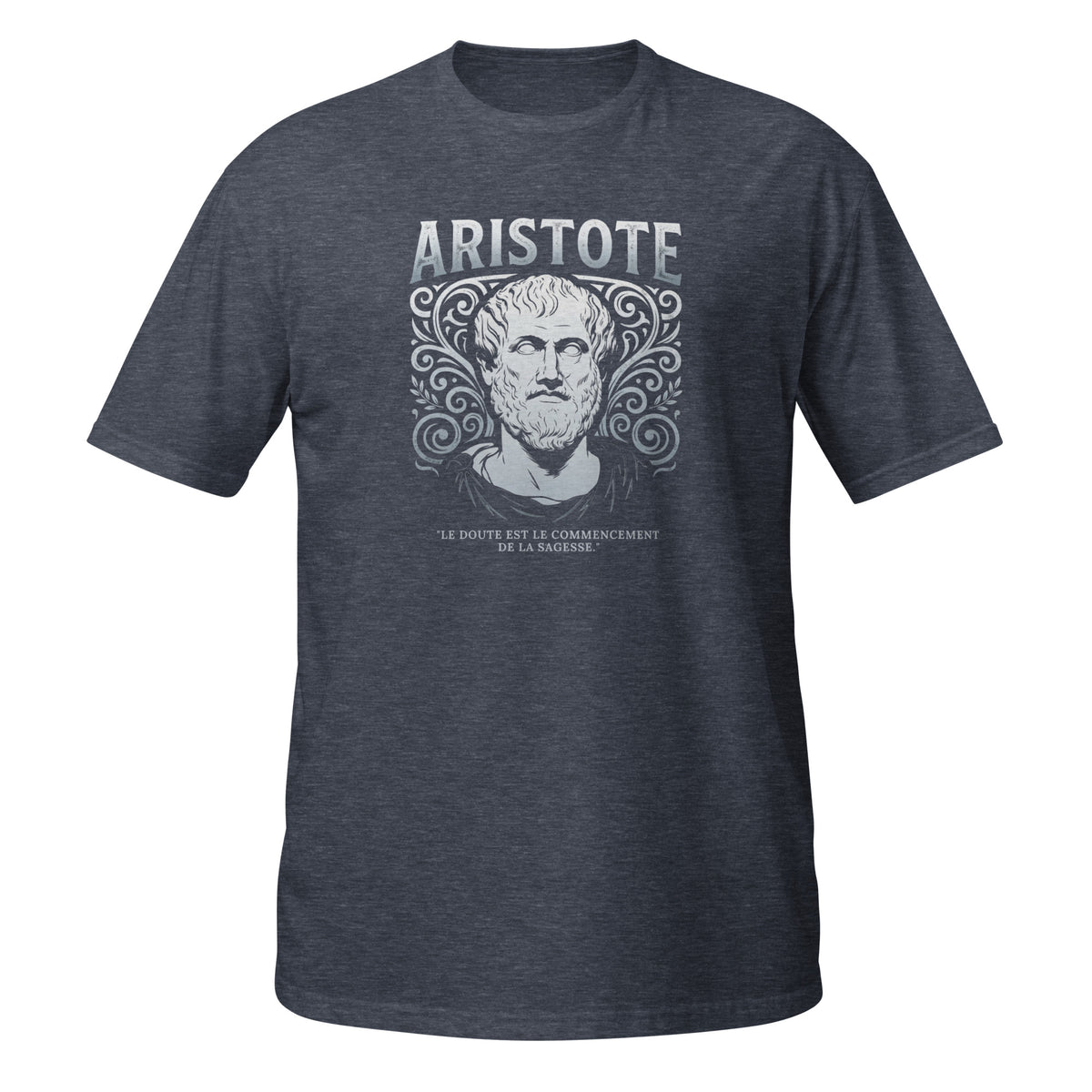 T-shirt gris bleu avec portrait illustré d'Aristote entouré d'ornements décoratifs, avec la citation "Le doute est le commencement de la sagesse"