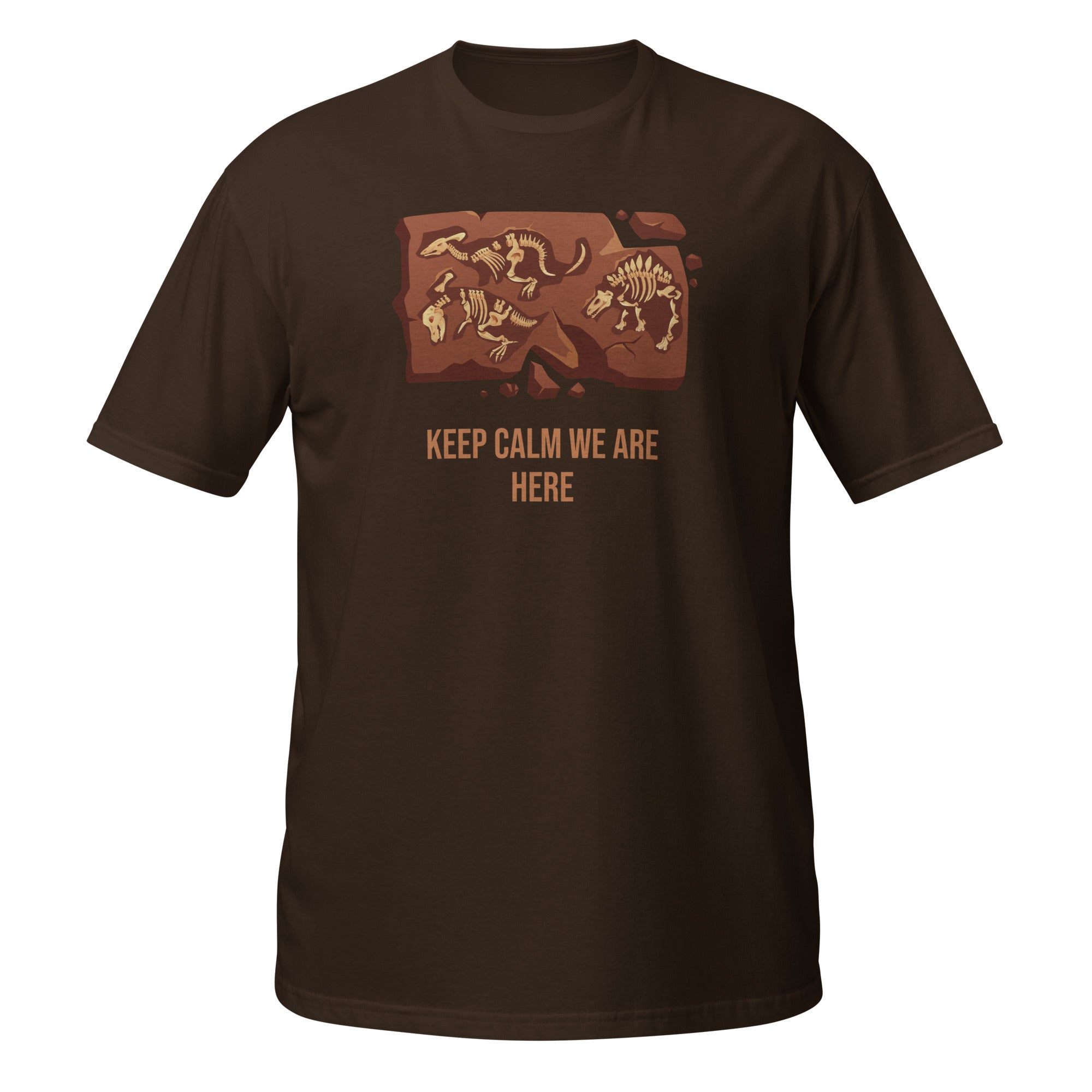 T-shirt de paléontologie couleur chocolat avec illustration de fossiles de dinosaures et inscription « Keep Calm We Are Here »
